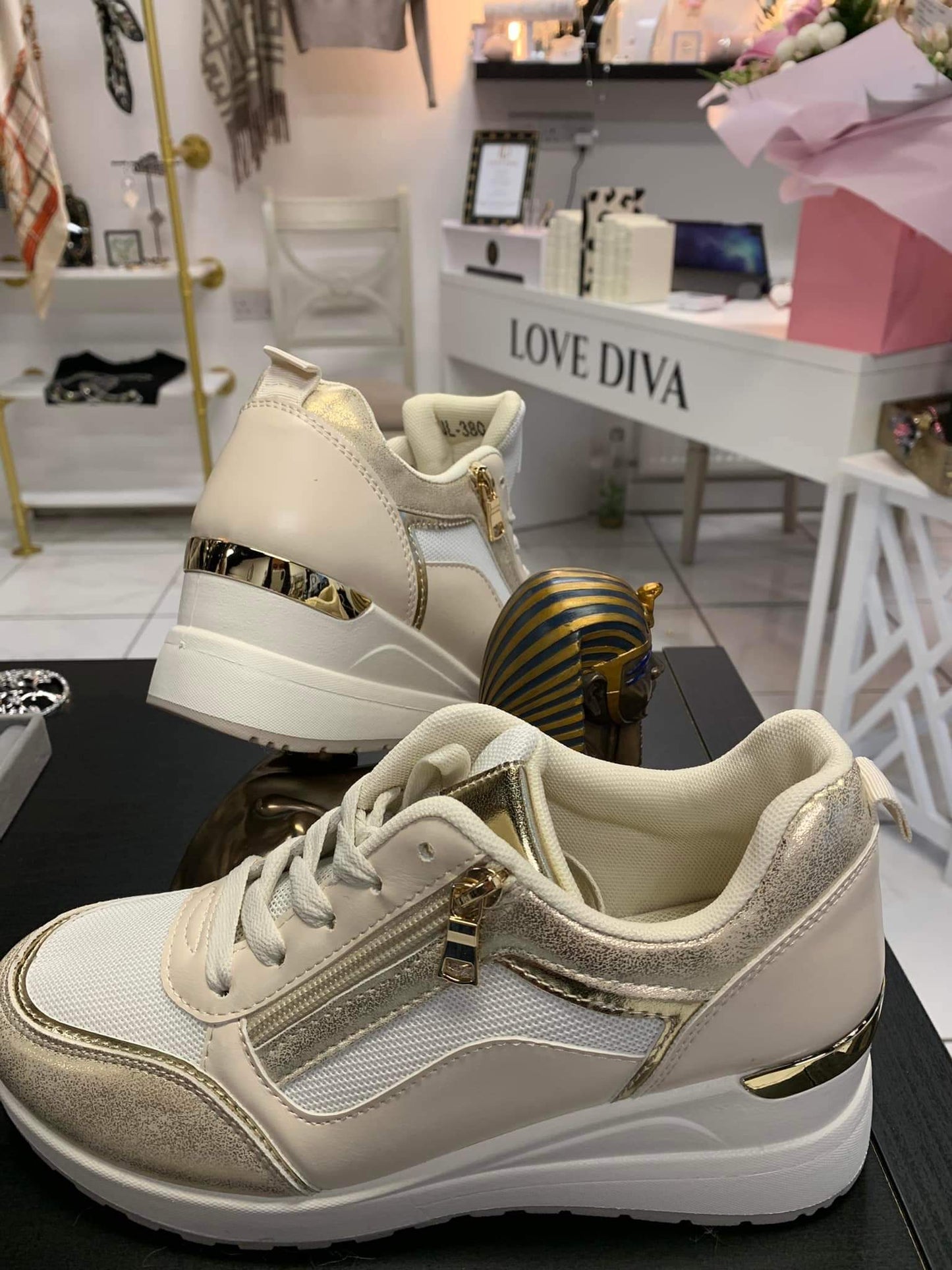 Trainers Cream & Gold