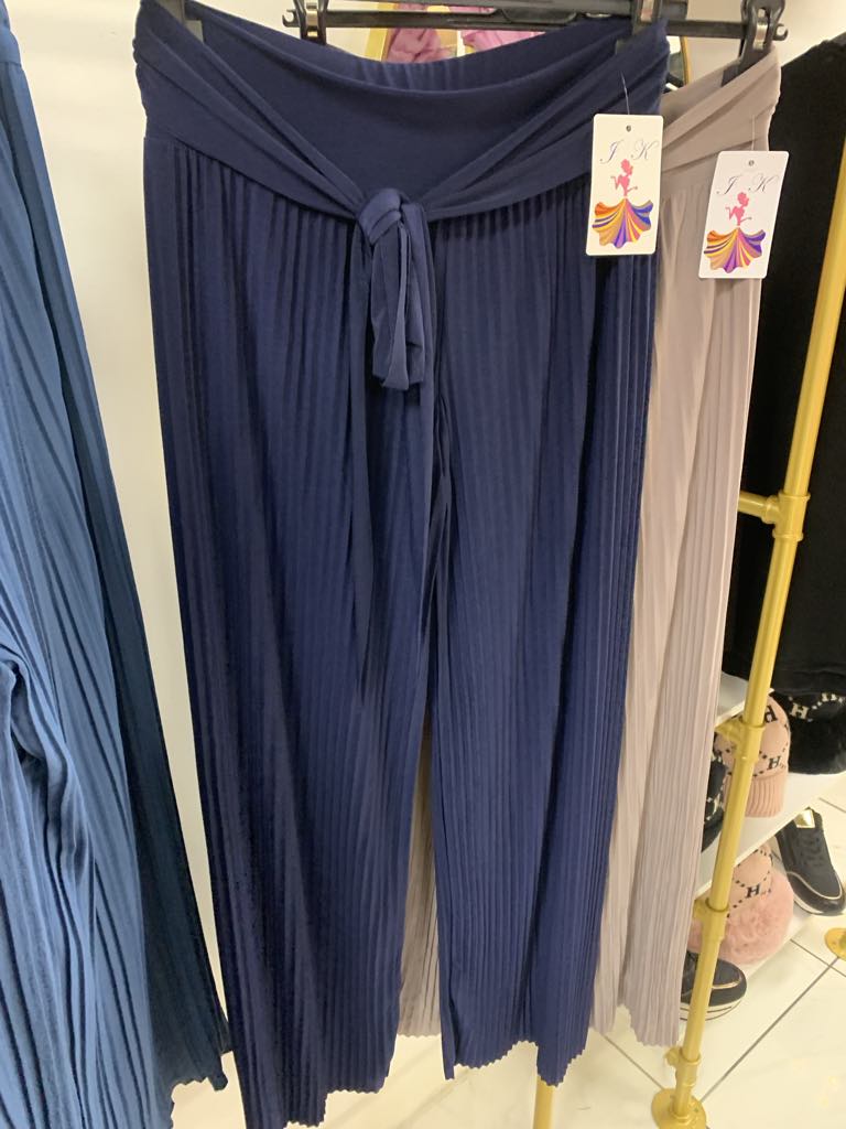 Elegant Wide Legged Pleated Trousers